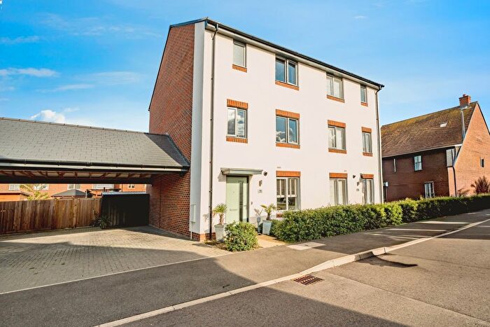 4 Bedroom Town House For Sale In Kempster Way, Weston Turville, Aylesbury, Buckinghamshire, HP22