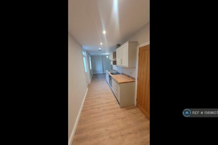1 Bedroom Flat To Rent In Clapham Dene Road, Leeds, LS15