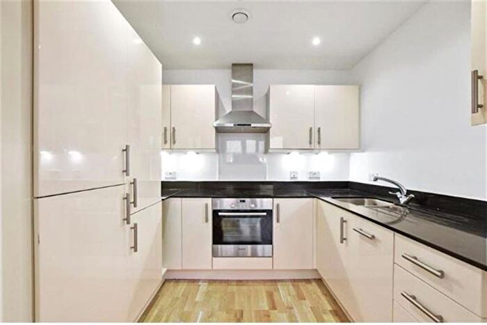 2 Bedroom Flat To Rent In Zenith Close, Barnet, NW9