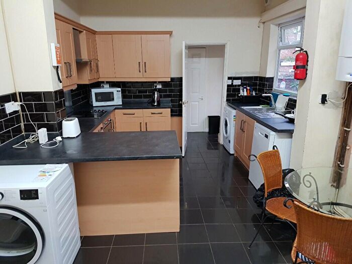 6 Bedroom Semi Detached House To Rent In Burford Road, Nottingham, Nottinghamshire, NG7