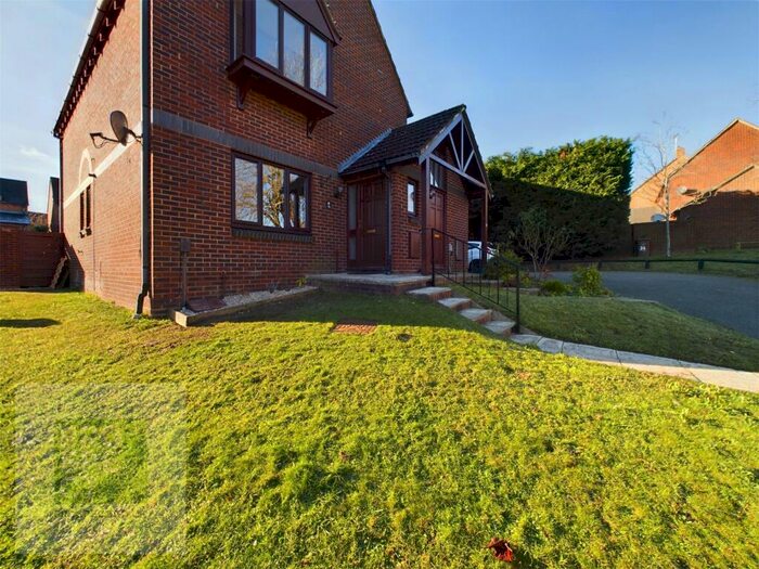 2 Bedroom Maisonette To Rent In Top Common, Warfield, Bracknell, Berkshire, RG42