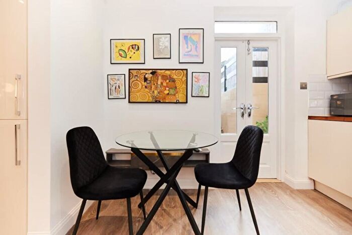 2 Bedroom Apartment To Rent In Southwark Park Road, Bermondsey, SE16