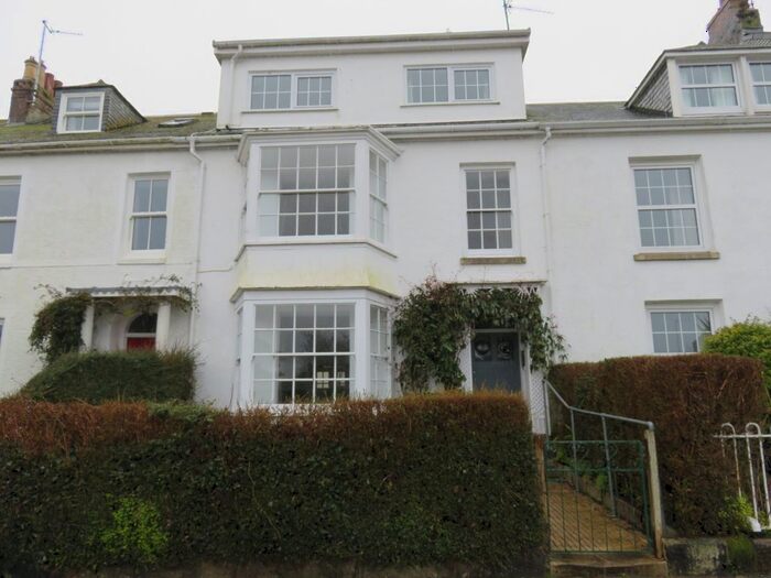 2 Bedroom Flat To Rent In North Parade, Penzance, TR18