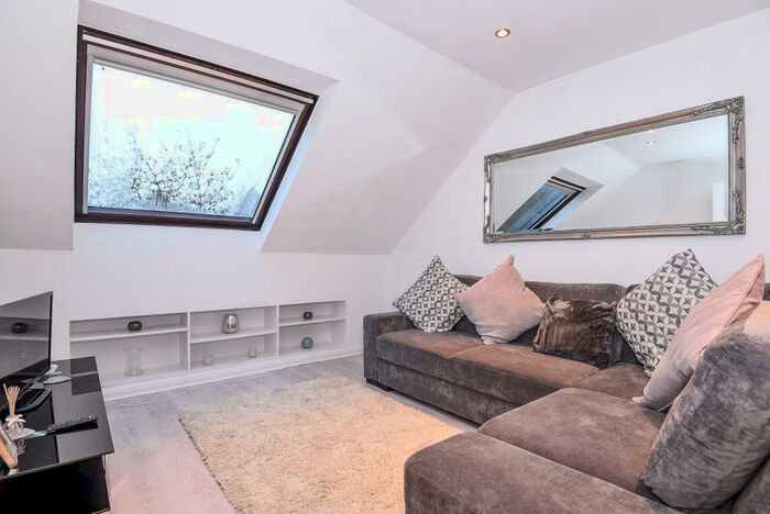1 Bedroom Apartment To Rent In Henley On Thames, Oxfordshire, RG9