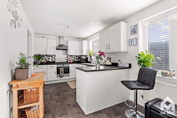 5 Bedroom Detached House For Sale In Sapphire Road, Bishops Cleeve, GL52