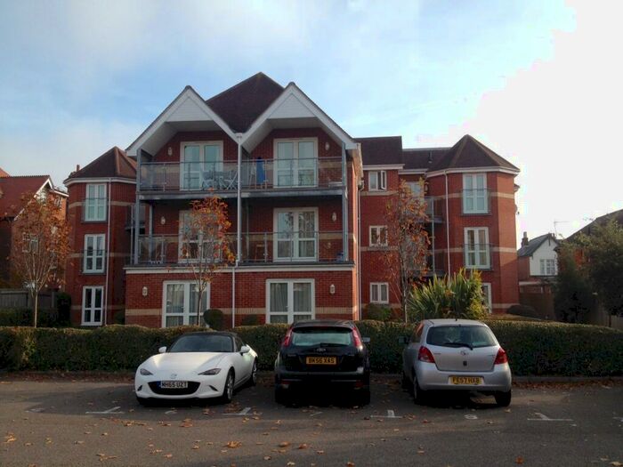 2 Bedroom Apartment To Rent In Maddalena House, Hill Lane, SO15