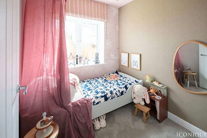 3 Bedroom Semi-Detached House For Sale In Paddock Wood, Kent, TN12