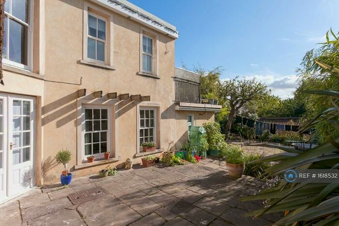 2 Bedroom Flat To Rent In Garden, Bristol, BS6