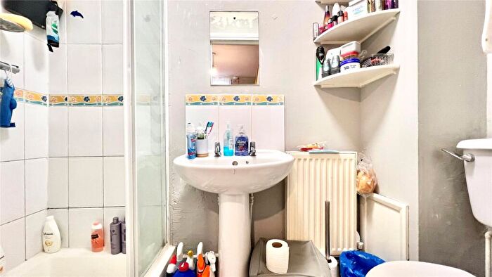 1 Bedroom Apartment To Rent In Zinzan Street, Reading, Berkshire, RG1