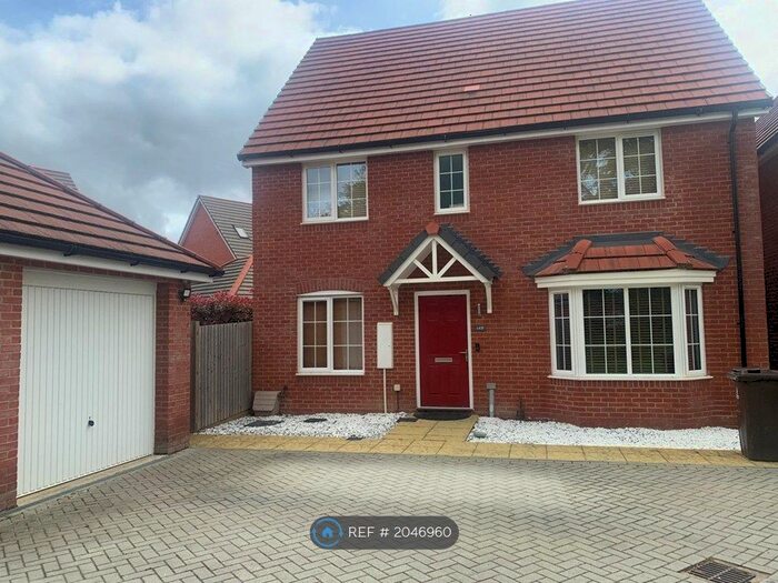 4 Bedroom Detached House To Rent In Fullbrook Avenue, Spencers Wood, Reading, RG7
