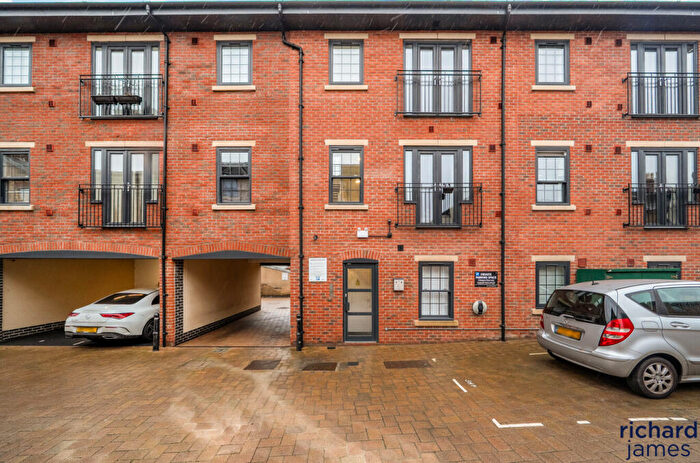 2 Bedroom Flat For Sale In Old Brewery Lane, Swindon, SN1