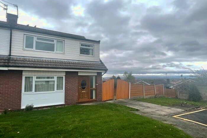 3 Bedroom Property To Rent In Winmarleigh Close, Bury, BL8