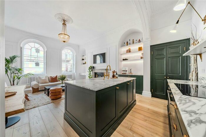 2 Bedroom Apartment To Rent In Henrietta Street, Bath, Somerset, BA2