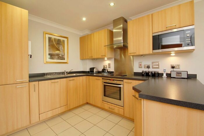 2 Bedroom Flat To Rent In Clear Water Place, Oxford, OX2