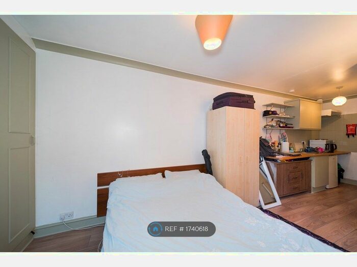 Studio To Rent In Biscay Road, London, W6