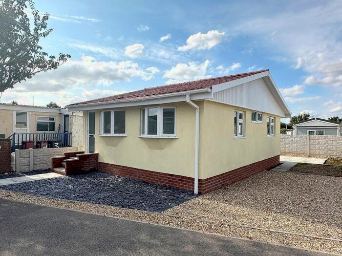 2 Bedroom Detached Bungalow To Rent In Maple Avenue, Scunthorpe, DN15