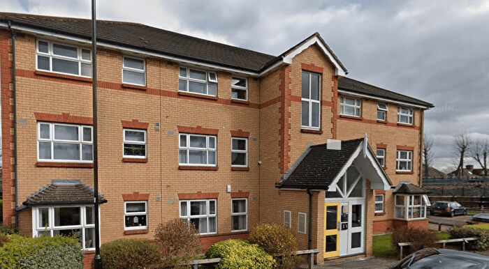 2 Bedroom Flat To Rent In Taylor Close, TW3