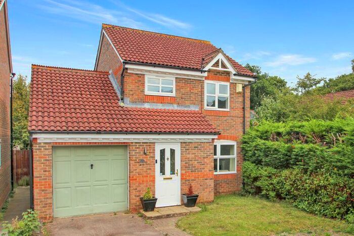 3 Bedroom Detached House To Rent In Langstone Close, Maidenbower, Crawley, RH10