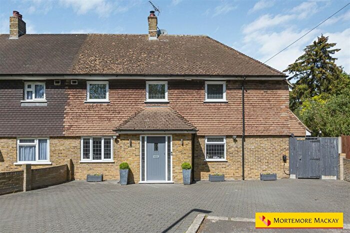 4 Bedroom Semi-Detached House For Sale In The Ridgeway, Enfield, EN2