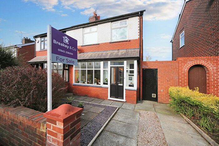 2 Bedroom Semi-Detached House For Sale In Goldenways, Wigan, WN1