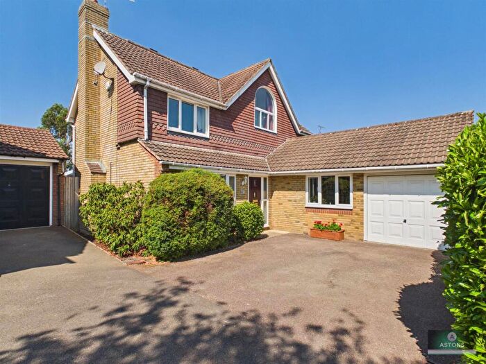 6 Bedroom Detached House For Sale In Moorland Road, Maidenbower, RH10