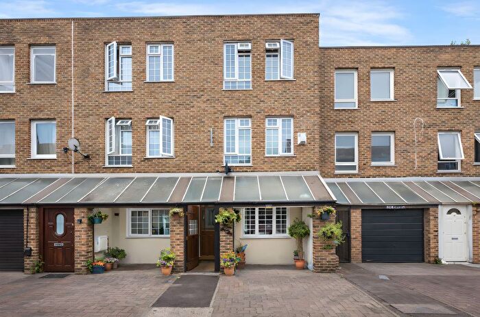4 Bedroom Terraced House For Sale In Bruce Road, London, E3