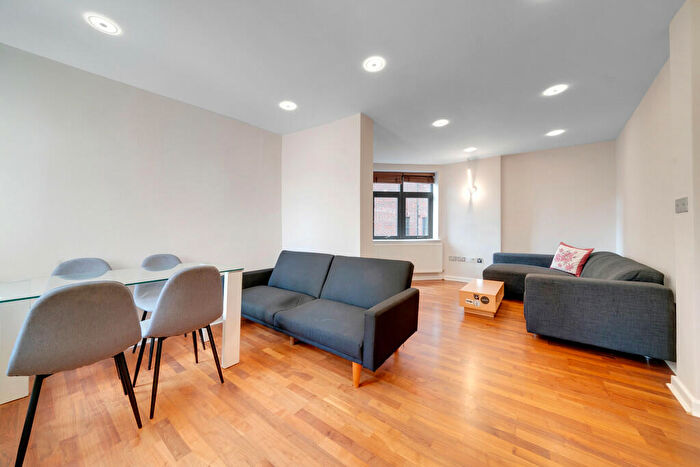 3 Bedroom Apartment To Rent In Jacob Mansions, Umberston Street, Whitechapel, London, E1
