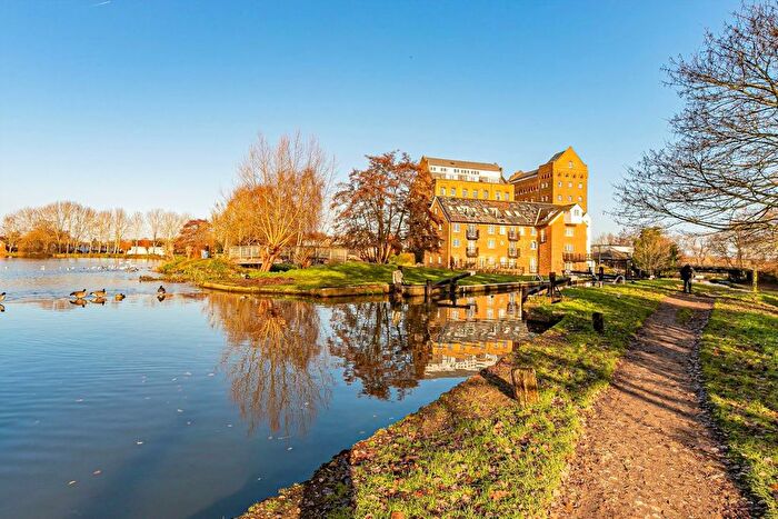 2 Bedroom Flat For Sale In Bourneside Road, Addlestone, KT15