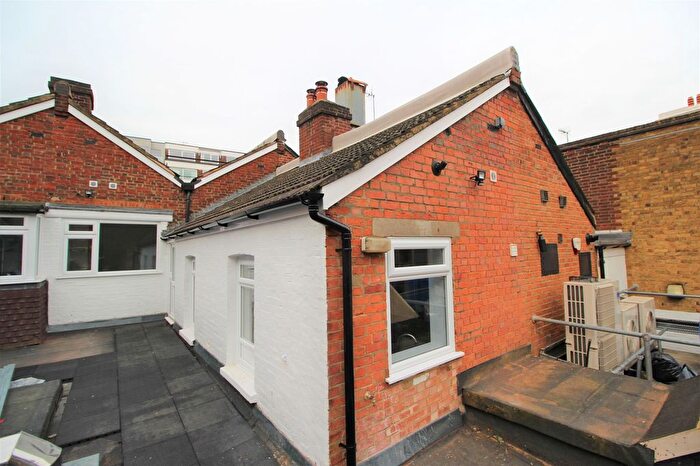 4 Bedroom Property To Rent In Sydenham Road, Guildford, GU1