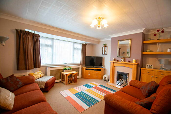 3 Bedroom Semi-Detached House For Sale In Vicarage Hill, Flitwick, MK45