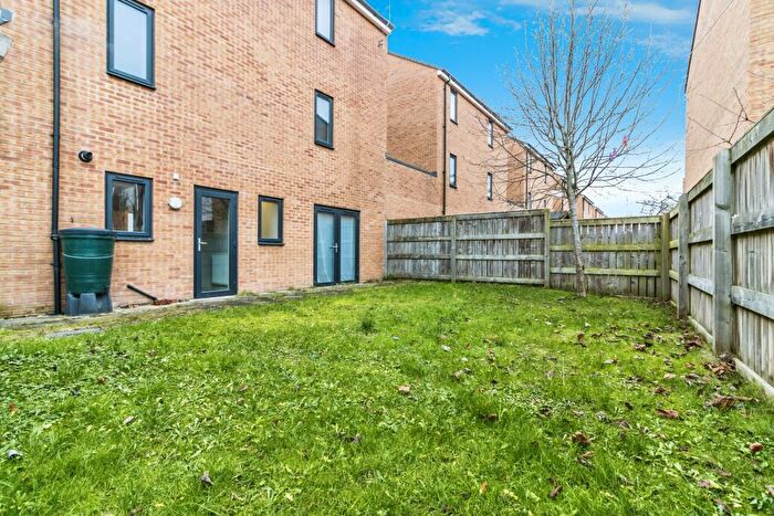 4 Bedroom Link Detached House To Rent In Mawson Road, Manchester, M13