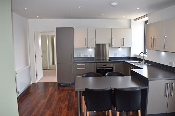 2 Bedroom Flat To Rent In New Village Avenue, London, E14