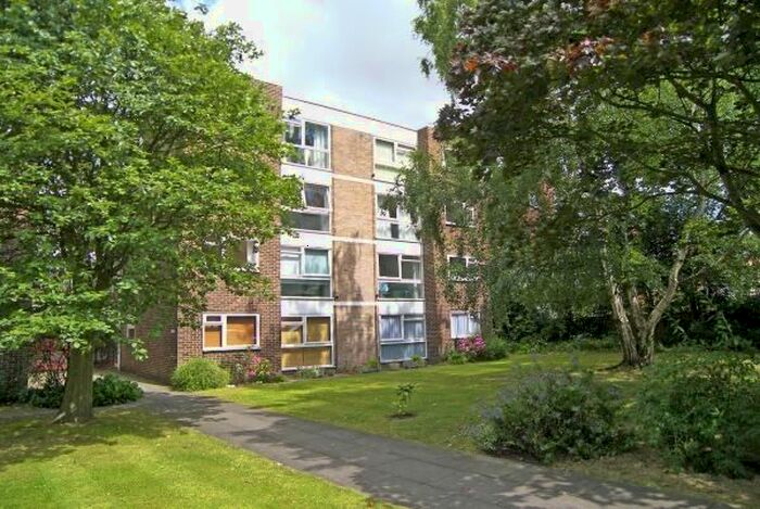 1 Bedroom Flat To Rent In Sinclair Court, Copers Cope Road, Beckenham, BR3