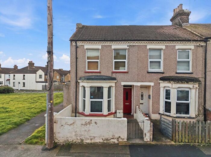 3 Bedroom End Of Terrace House For Sale In Grove Road, Grays, RM17