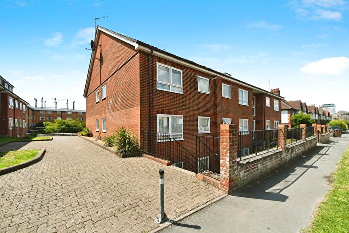 2 Bedroom Flat For Sale In Henley Road, Brighton, BN2