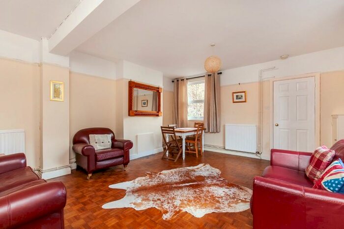 1 Bedroom Ground Flat To Rent In A Clifton Road, SO22