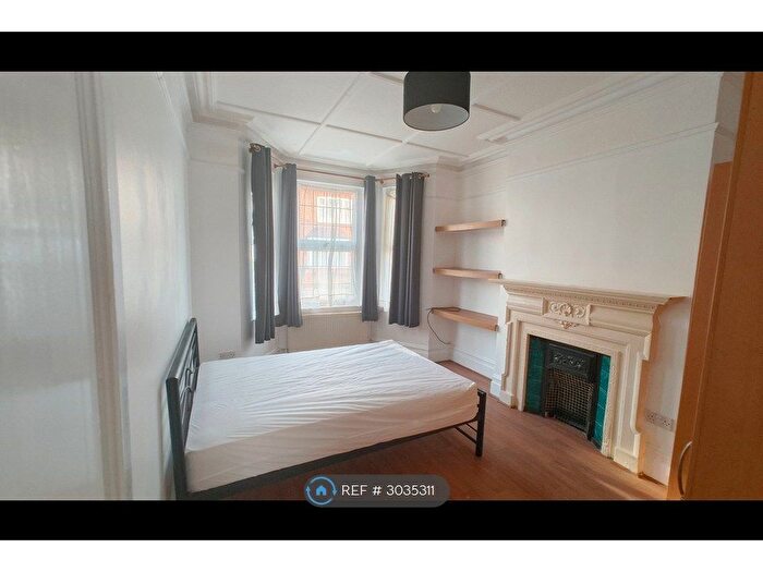 Studio To Rent In Standard Road, Hounslow, TW4