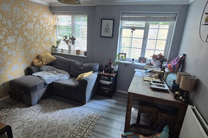 1 Bedroom Flat For Sale In Maxwells Path, Hitchin, SG5