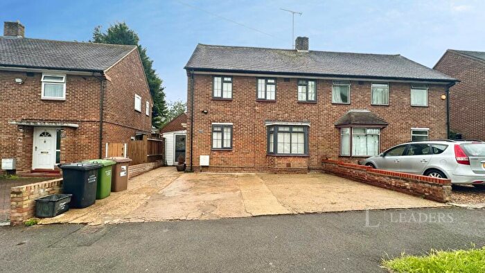 4 Bedroom Semi Detached House To Rent In Bloomfield Avenue, Luton, Bedfordshire, LU2
