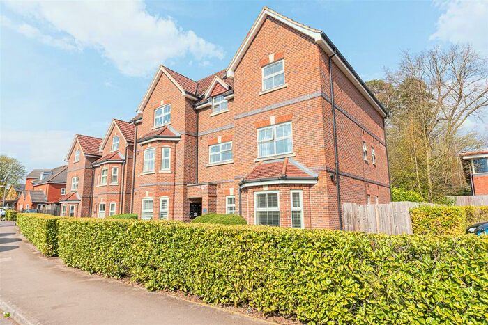 2 Bedroom Flat To Rent In St. Francis Close, Crowthorne, RG45