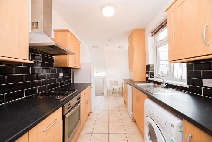 3 Bedroom Flat To Rent In Second Avenue, Heaton, Newcastle Upon Tyne, NE6