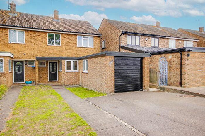 4 Bedroom Semi-Detached House For Sale In Roundhills, Waltham Abbey, EN9
