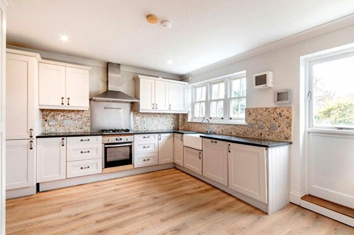 3 Bedroom Terraced House To Rent In Broadmead, London, SE6