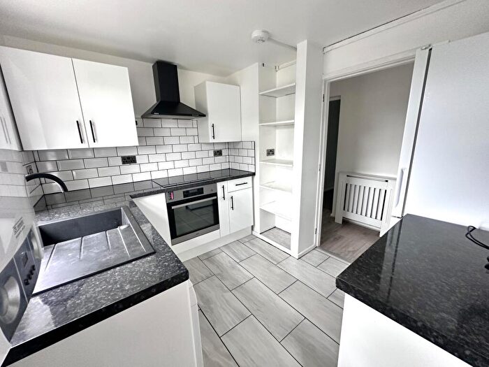 3 Bedroom Flat To Rent In Hawksmoor Road, Oxford, OX2