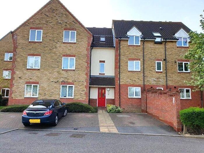 2 Bedroom Flat For Sale In Belfield Gardens, Harlow, Essex, CM17