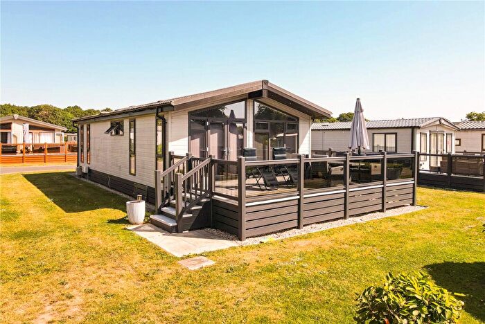 2 Bedroom Park Home For Sale In Aspen, Hoburne Bashley Holiday Park, New Milton, Hampshire, BH25