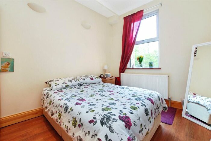 3 Bedroom Flat To Rent In Tooting Bec Road, London, SW17