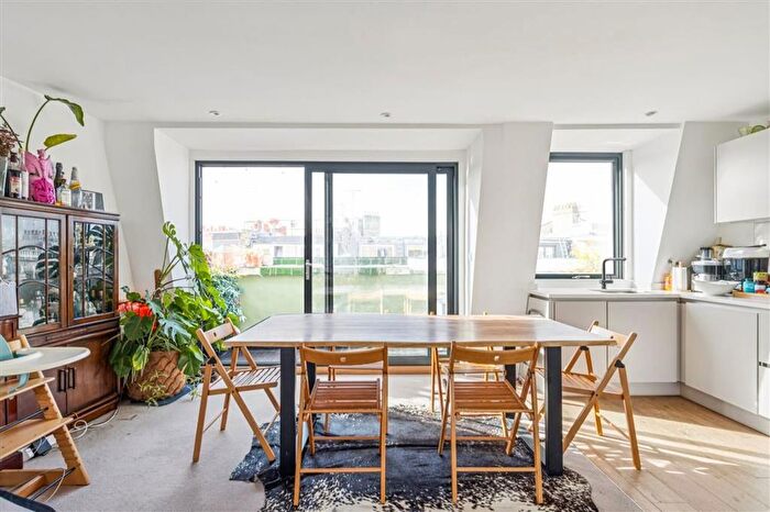 2 Bedroom Flat To Rent In Beaumont Crescent, London, W14