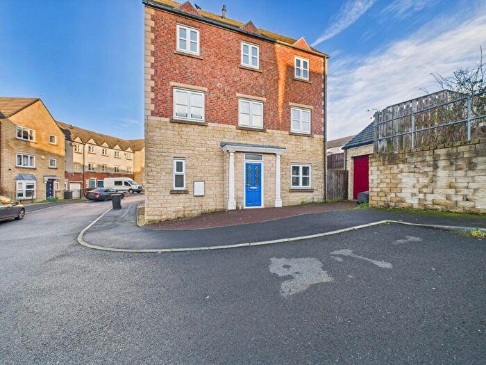 4 Bedroom Town House For Sale In Queens Gate, Consett, Durham, DH8