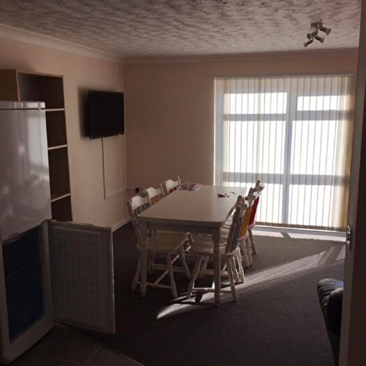 4 Bedroom House To Rent In Saxton Close (), Beeston, Nottingham, Nottinghamshire, NG9